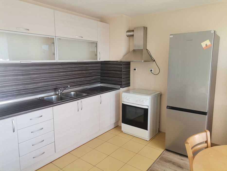 Дава се под наем Двустаен апартамент в Варна, Цветен квартал - 74 кв.м за 561 € - Снимка #1