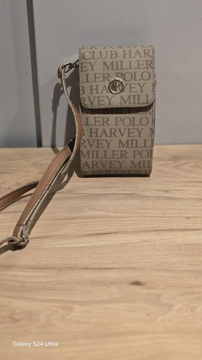 Малка дамска чантичка – чисто нова