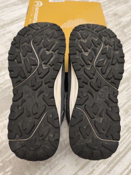 Продам осенние ботинки