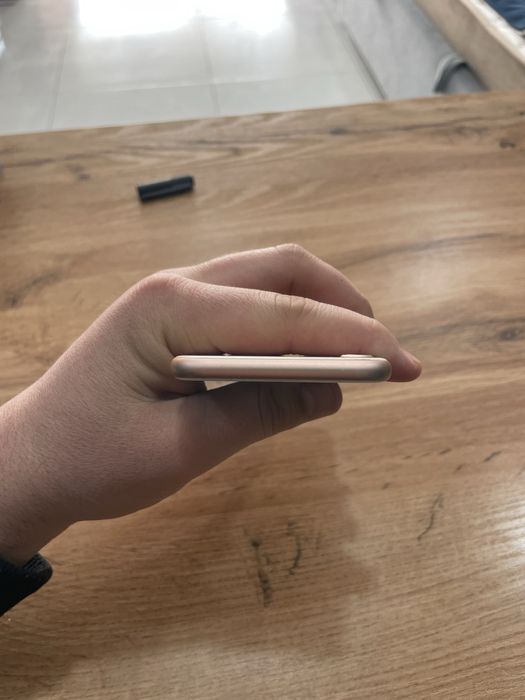 Iphone 8 gold rangda