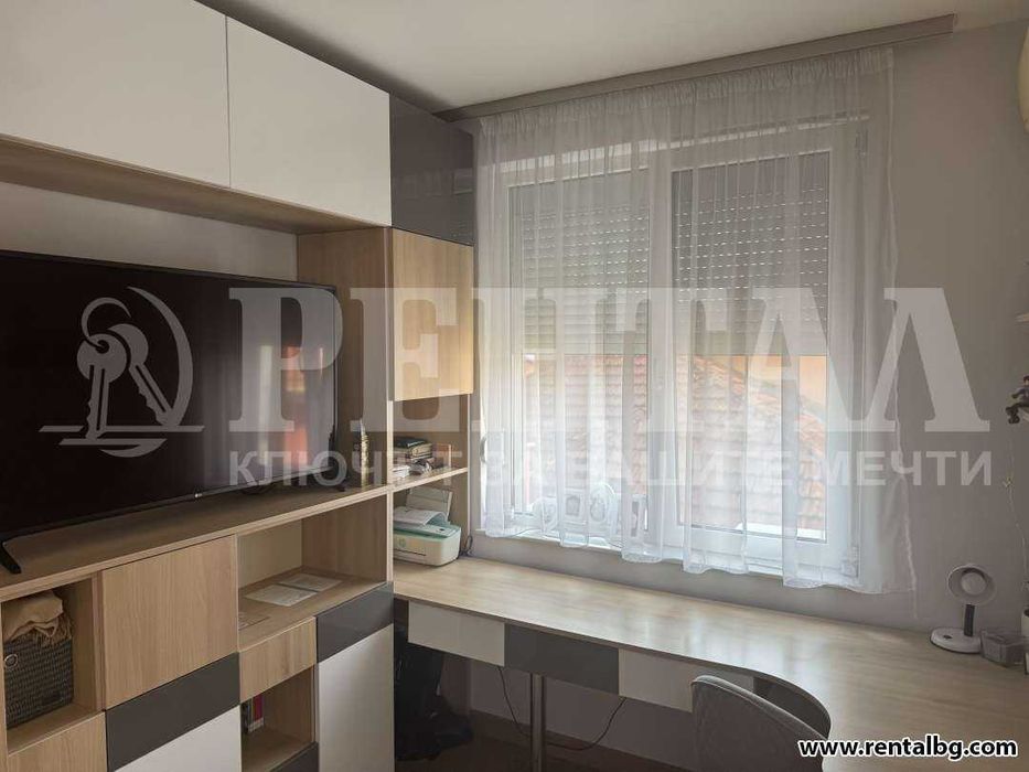 Дава се под наем Четиристаен апартамент в Пловдив, Център - 137 кв.м за 1300 € - Снимка #8