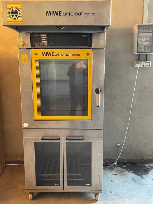 Cuptor profesional Miwe Aeromat,8 tăvi.