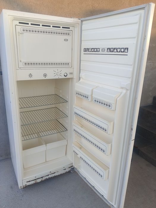 Холодильник продается
