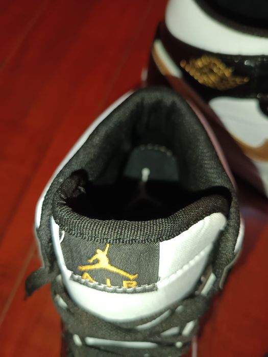 Nike Air Jordan 1 Mid SE "Black/Gold