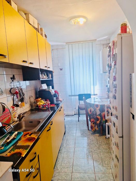 inchiriez apartament 3 camere +mansarda ultra central