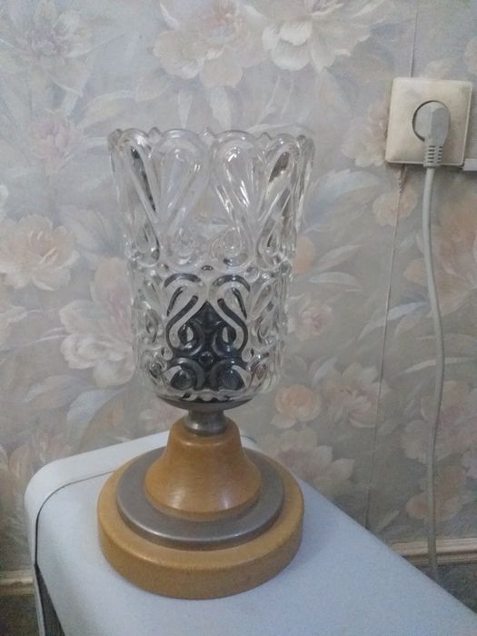 Продаётся хрустальный светильник.