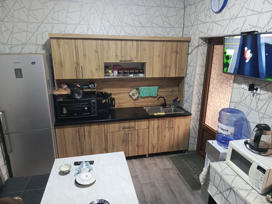 Uchaska 3 sotix, 5 ta xona bor