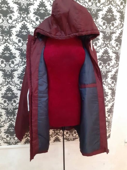 Спортивная теплая куртка с капюшоном отличного качества фирма"NewYork"