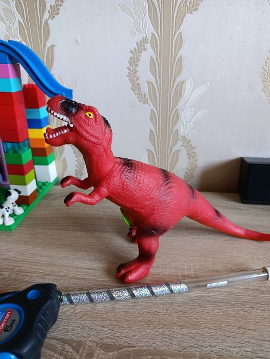 Динозавры игрушки