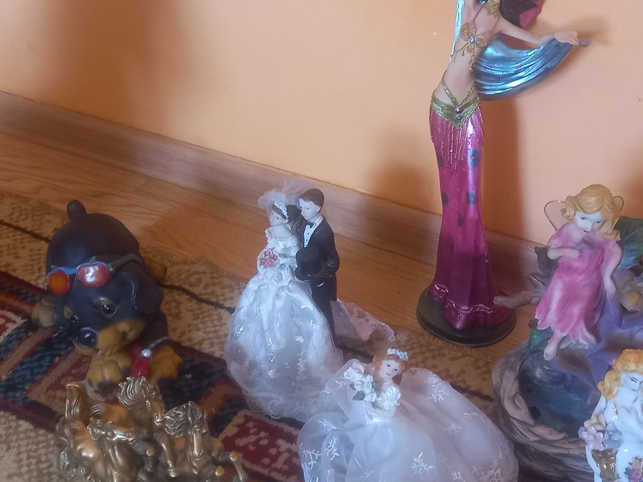 Скультуры фарфоровые и др.