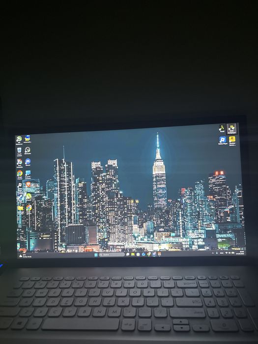 vand laptop asus vivobook17 in stare foarte buna