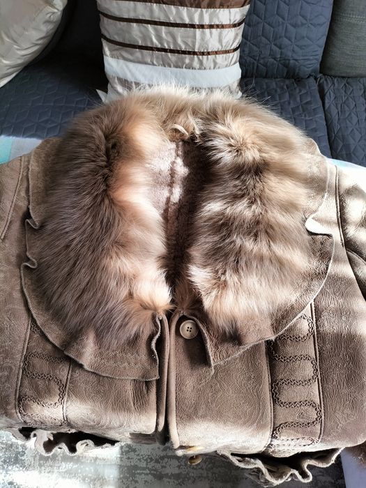 Cojoc din piele de oaie culoare bej