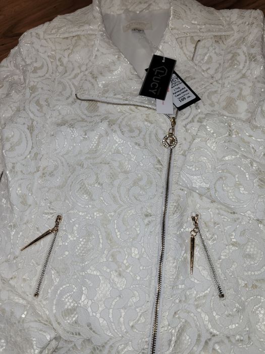 Нови сака на Lucy