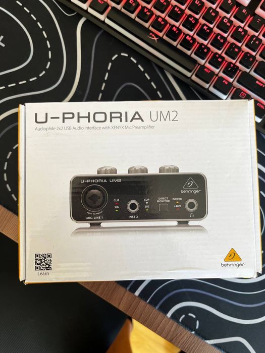 Зауковая карта Behringer UM2