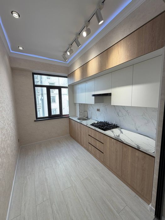 Юнусабад 11 квартал. Продается квартира 2/4/10