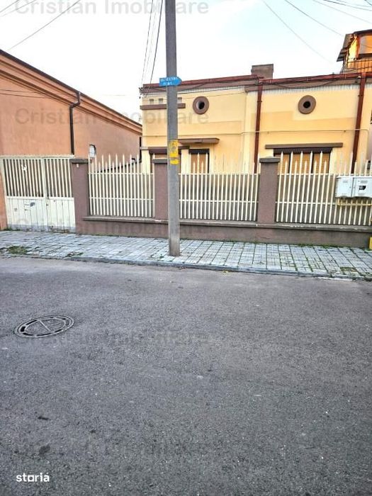 Centru 5 cam 180mp construiti ,teren 376 mp caramida renovata total