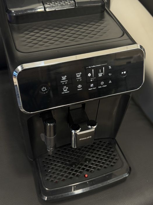 Продавам кафемашина Philips EP2220