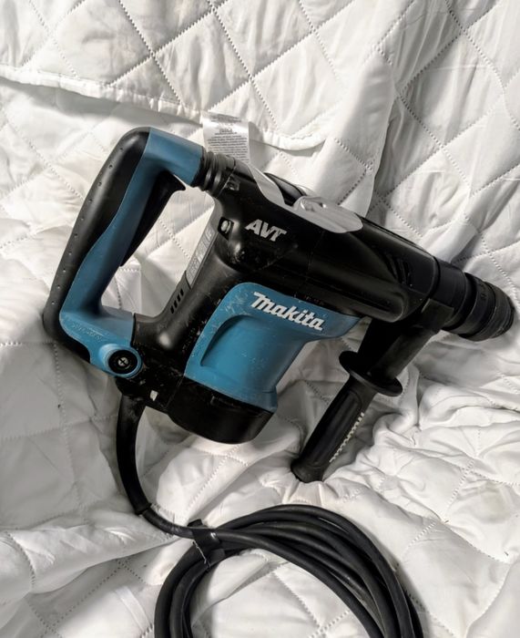 Перфоратор MAKITA HR3210C