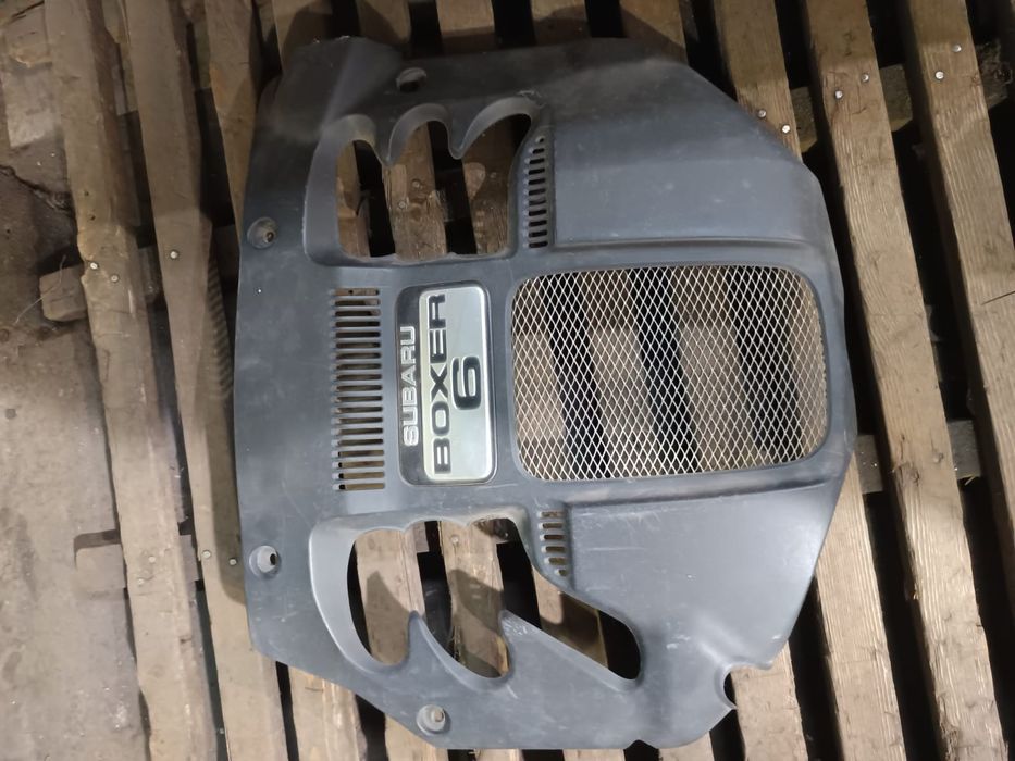 Крышка двигателя