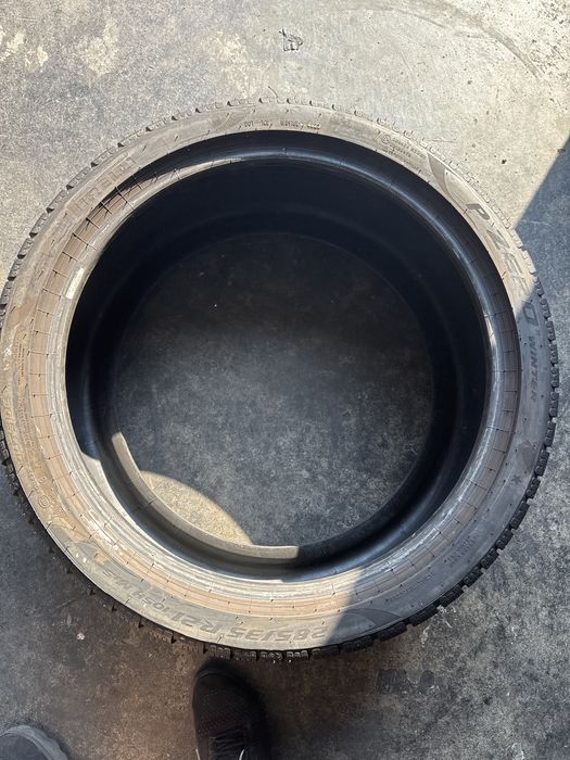 285/35/21 Pirelli