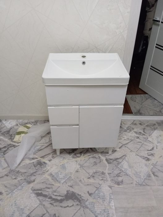 Продается раковина с подставкой