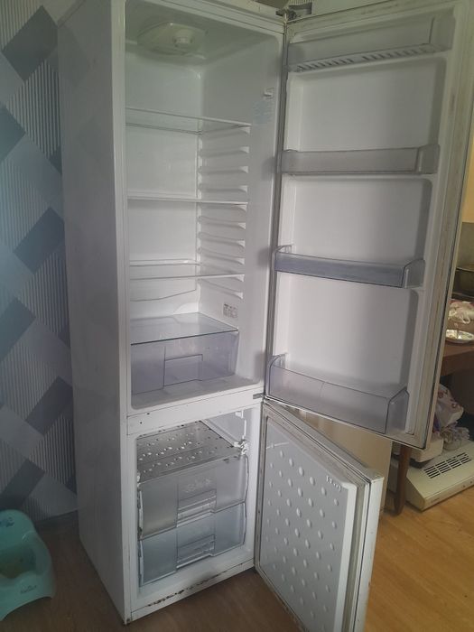 Продам холодилник  на запчасти