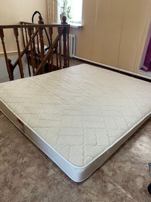 Матрас 180*200см в хорошем состоянии