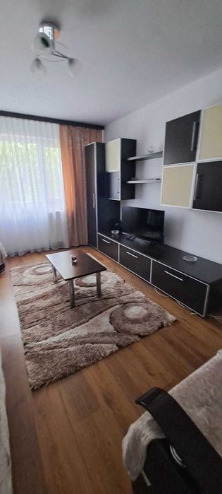 Închiriez apartament
