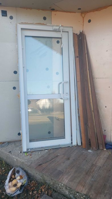 Дверь пластиковая