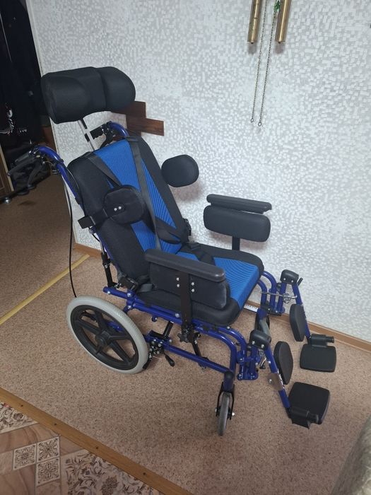 Продам детскую инвалидную коляску.