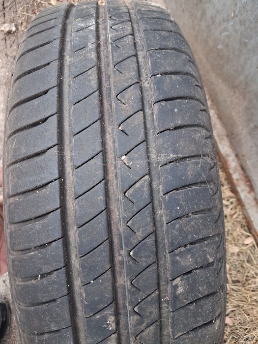 Гуми 185/65 R15 цената е 125 евро за 4-бр гуми