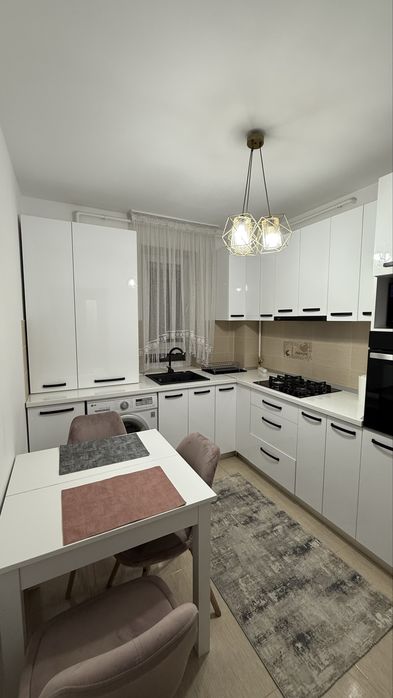 Vand apartament zona tractorul (fara agentie)