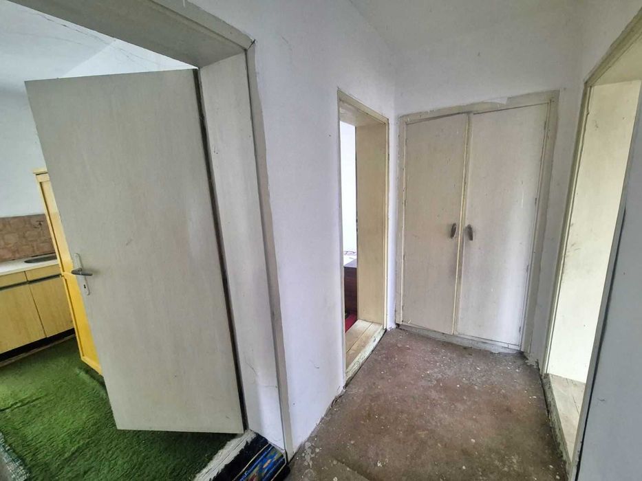 Къща "близнак" в с. Петокладенци обл. Плевен