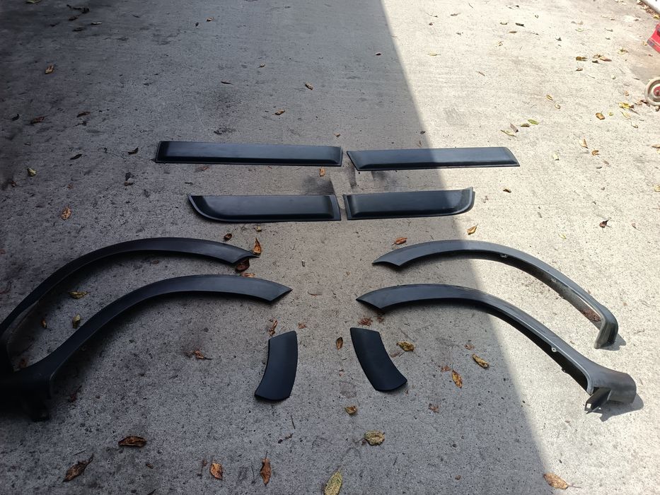 Overfendere aripi față spate bandouri Dacia Duster