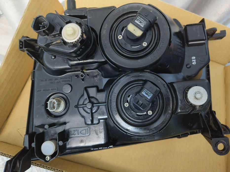 Фара Ланкрузер 100