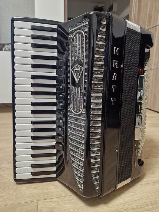Vand acordeon  Kratt  ca nou