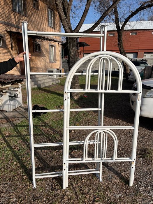 Двухъярусная кровать