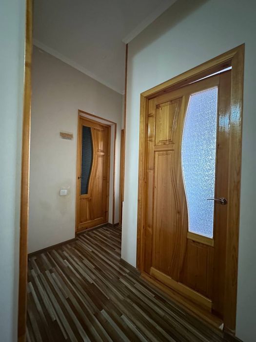 Чиланзар 1 квартал высокопотолочный дом 2 комнаты, раздельные. TL