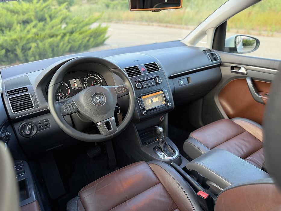 Volkswagen Touran 2.0 TDI 140 CP DSG | Panoramic | Piele | Park Assist | 2012