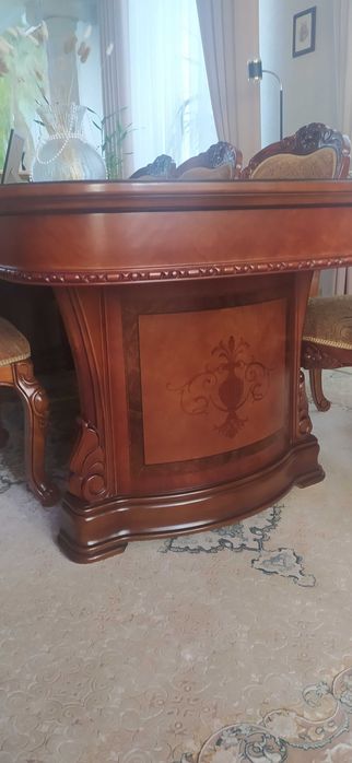 Стол, стулья и кресла для гостиной