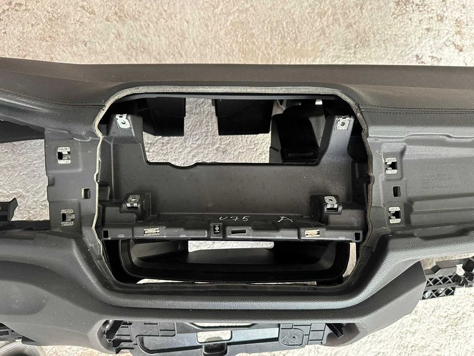 Plansa Bord VW Troc Facelift cu cusatura >2022