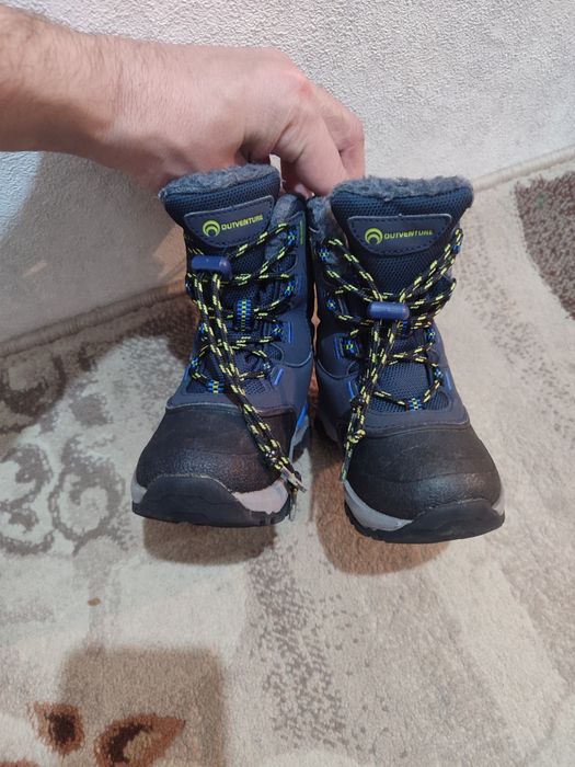 Продам детские ботинки