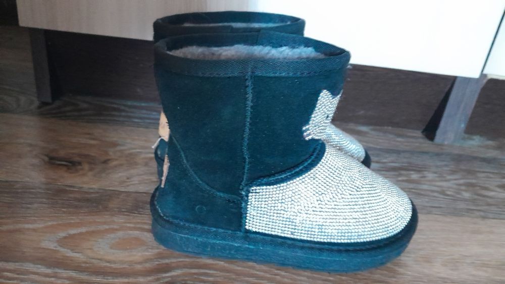 Продам угги 30 размер