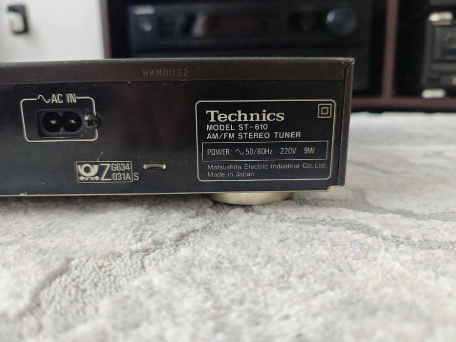 Vând tuner technics
