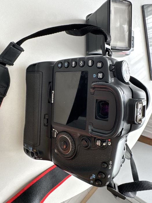 Продам фотоаппарат Canon EOS 7D