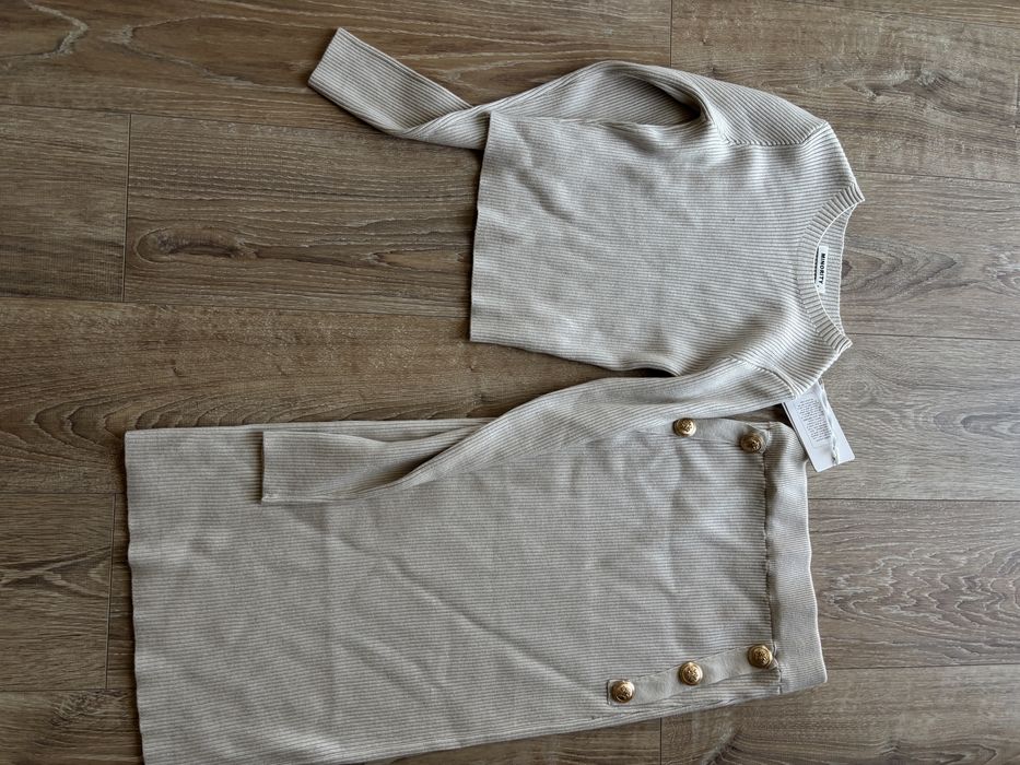 Compleu tricotat cu fusta