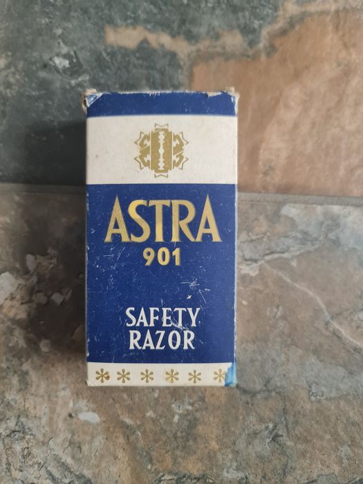 Aparat de ras Astra 901