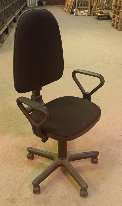 Офис стол с подлакътници