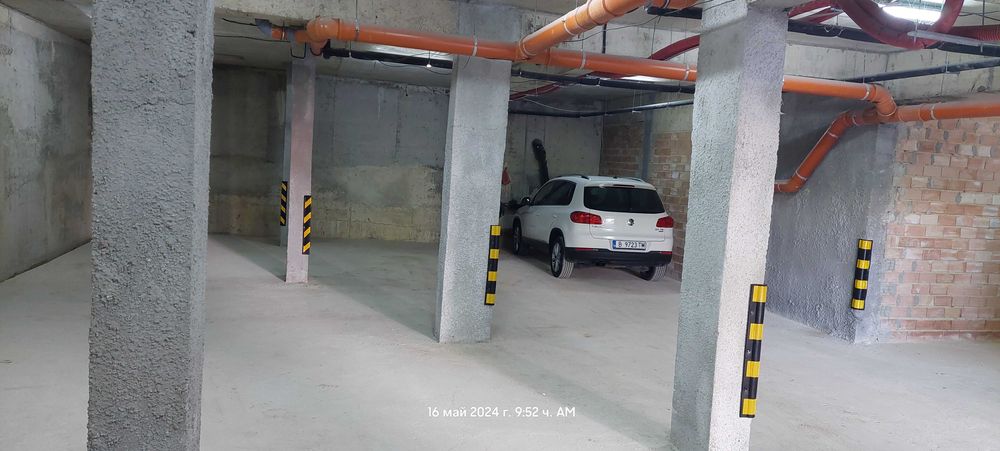 Дава се под наем Гараж / Паркомясто в Варна, Възраждане 1 - 350 кв.м за 61.2 € - Снимка #1