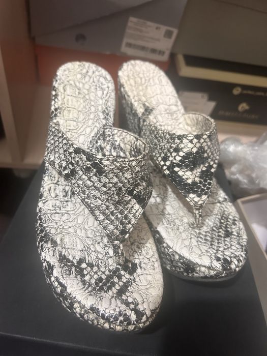 Летняя обувь для девушек